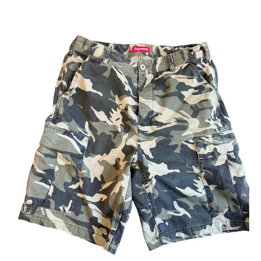 Supreme cargo shorts camo size 30